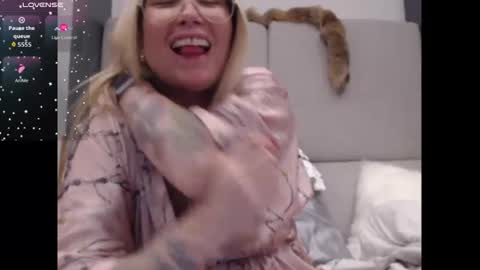 Snapshot of shannon07 chatting on October 15, 2025, 4:01 am Shannon07 online show from October 15, 2025, 4:01 am