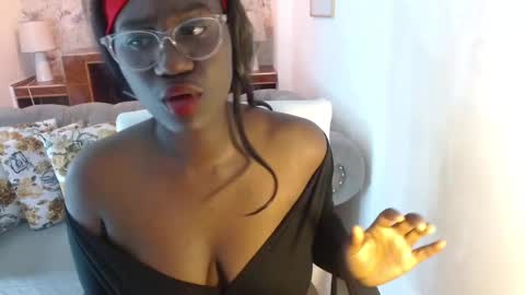 shanntall_tk online show from February 24, 2025, 3:42 pm