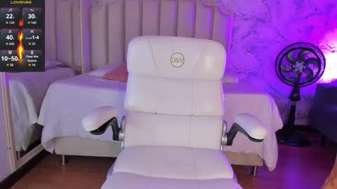 Snapshot of shantal_thompson21 chatting on November 14, 2025, 4:33 am Shantal online show from November 14, 2025, 4:33 am