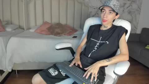 Snapshot of shantal_thompson21 chatting on November 23, 2025, 4:23 am Shantal online show from November 23, 2025, 4:23 am