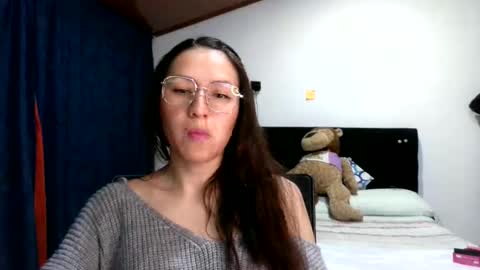 shantaldumont online show from December 3, 2025, 4:20 am