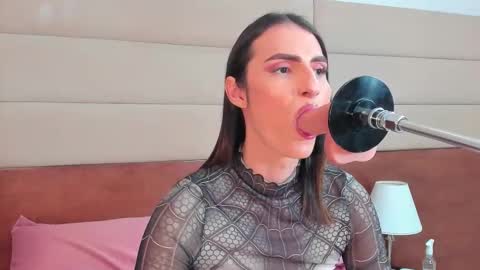  Shantall  online show from October 25, 2025, 4:09 am