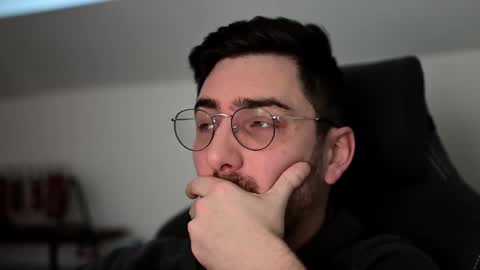 Snapshot of shape80 chatting on December 5, 2024, 3:28 pm frenchy boy online show from December 5, 2024, 3:28 pm