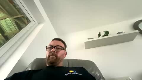 Sharksboy online show from November 14, 2025, 1:32 pm