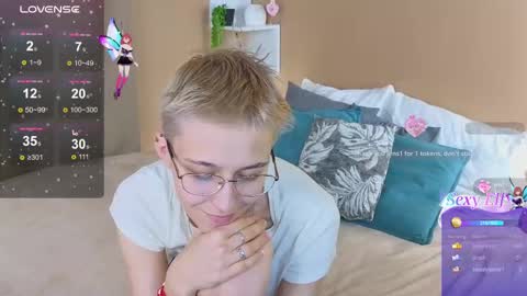 Snapshot of sharli_rose chatting on February 19, 2025, 6:54 pm Sharli online show from February 19, 2025, 6:54 pm