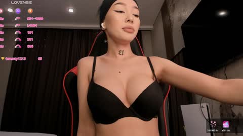 Snapshot of sharlin_13 chatting on February 5, 2025, 1:04 am Sharlin online show from February 5, 2025, 1:04 am