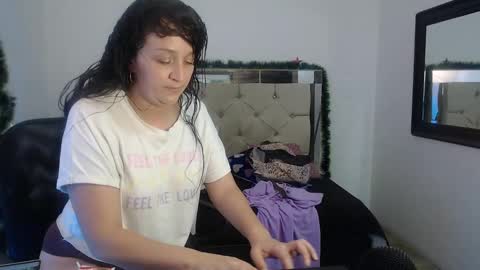 Snapshot of sharlotte__jones chatting on December 21, 2024, 10:51 pm Sara online show from December 21, 2024, 10:51 pm