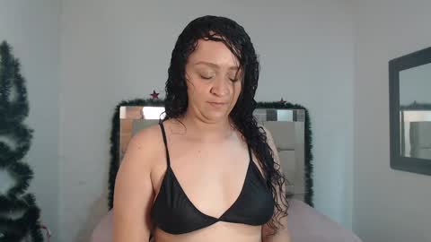 Snapshot of sharlotte__jones chatting on December 28, 2024, 3:37 pm Sara online show from December 28, 2024, 3:37 pm