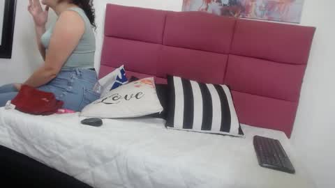 Snapshot of sharlotte__jones chatting on January 28, 2025, 2:53 pm Sara online show from January 28, 2025, 2:53 pm