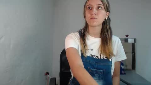 Snapshot of sharlotte__jones chatting on February 27, 2025, 2:00 pm Sara online show from February 27, 2025, 2:00 pm