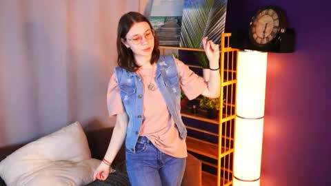 Hello im LIa online show from December 23, 2025, 4:21 am