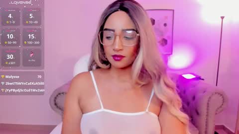 Snapshot of sharon_breezee chatting on October 11, 2025, 3:17 am sharon_breezee online show from October 11, 2025, 3:17 am