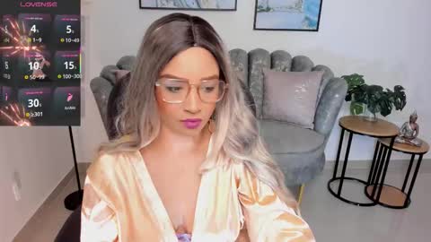 Snapshot of sharon_breezee chatting on October 14, 2025, 4:24 am sharon_breezee online show from October 14, 2025, 4:24 am