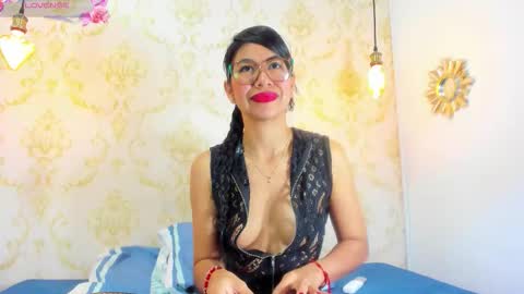 Snapshot of sharon_leather chatting on October 17, 2025, 11:57 am sharon_leather online show from October 17, 2025, 11:57 am