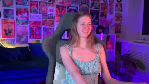 Snapshot of sharonevansi chatting on February 5, 2025, 6:37 pm Sharon online show from February 5, 2025, 6:37 pm