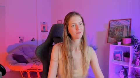 Snapshot of sharonevansi chatting on February 14, 2025, 7:12 pm Sharon online show from February 14, 2025, 7:12 pm