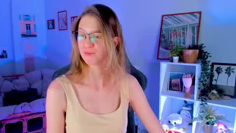 Snapshot of sharonevansi chatting on March 6, 2025, 12:09 pm Sharon online show from March 6, 2025, 12:09 pm