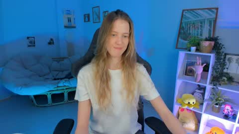 Snapshot of sharonevansi chatting on March 9, 2025, 8:52 pm Sharon online show from March 9, 2025, 8:52 pm