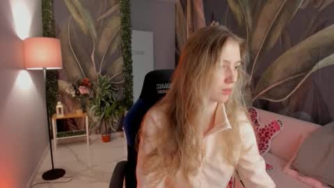 Snapshot of sharonevansi chatting on December 14, 2025, 11:48 am Sharon online show from December 14, 2025, 11:48 am