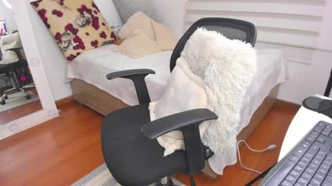 Snapshot of sharonvelvet chatting on January 15, 2025, 4:32 pm Sharon online show from January 15, 2025, 4:32 pm