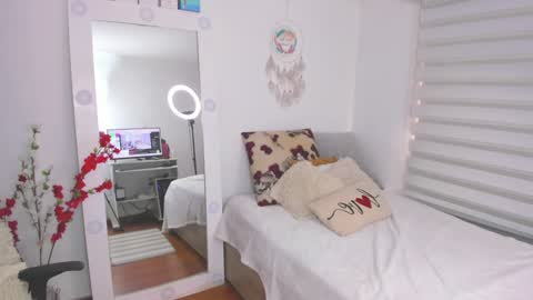 Snapshot of sharonvelvet chatting on January 17, 2025, 3:43 pm Sharon online show from January 17, 2025, 3:43 pm