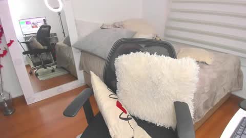 Snapshot of sharonvelvet chatting on March 4, 2025, 6:29 pm Sharon online show from March 4, 2025, 6:29 pm