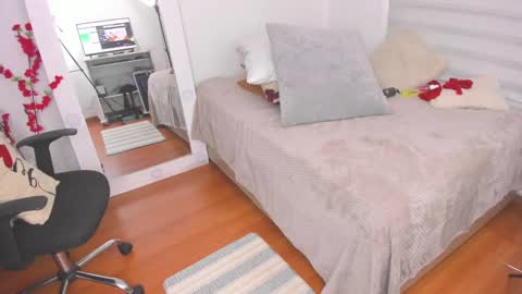 Snapshot of sharonvelvet chatting on March 8, 2025, 5:01 pm Sharon online show from March 8, 2025, 5:01 pm