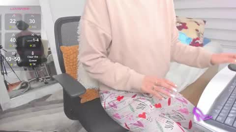 Snapshot of sharonvelvet chatting on December 5, 2025, 1:31 pm Sharon online show from December 5, 2025, 1:31 pm