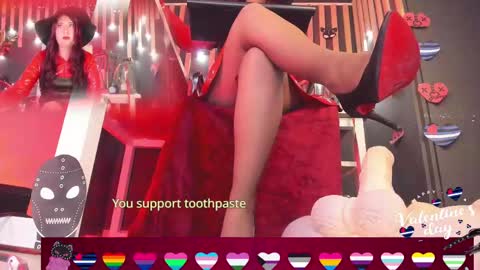 Snapshot of sharoon_gold chatting on February 14, 2025, 10:47 pm Your mistress Sharon online show from February 14, 2025, 10:47 pm