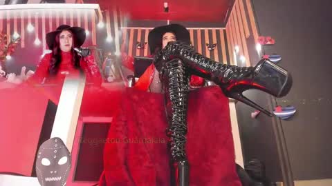 Snapshot of sharoon_gold chatting on February 23, 2025, 1:46 am Your mistress Sharon online show from February 23, 2025, 1:46 am