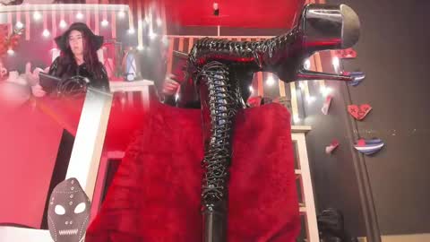 Snapshot of sharoon_gold chatting on February 25, 2025, 1:52 am Your mistress Sharon online show from February 25, 2025, 1:52 am