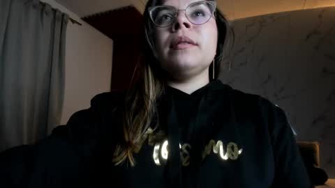 Snapshot of shasha_bloom chatting on September 14, 2025, 2:22 am SASHA BLOOM online show from September 14, 2025, 2:22 am