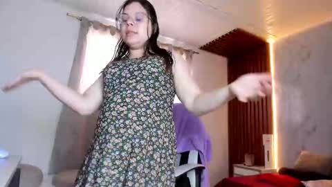 Snapshot of shasha_bloom chatting on September 28, 2025, 2:44 pm SASHA BLOOM online show from September 28, 2025, 2:44 pm