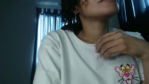 Snapshot of shayna_cute chatting on December 23, 2024, 5:22 pm Shayna online show from December 23, 2024, 5:22 pm