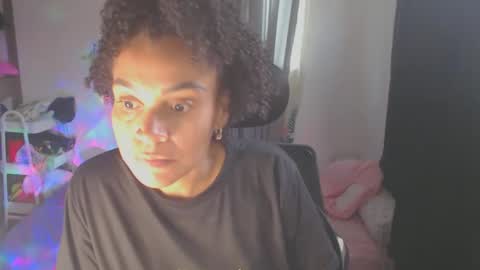 Snapshot of shayna_cute chatting on February 21, 2025, 8:27 pm Shayna online show from February 21, 2025, 8:27 pm