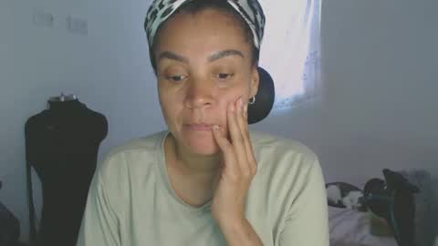 Shayna online show from December 2, 2025, 9:10 pm