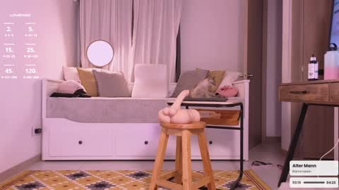 Snapshot of she_lau_ghs chatting on January 12, 2025, 6:49 am Laura c online show from January 12, 2025, 6:49 am