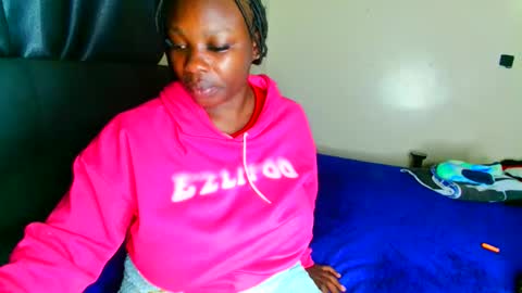 shee13 online show from October 20, 2025, 4:35 am