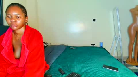 shee13 online show from December 14, 2025, 7:47 am