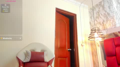 Snapshot of sheilly_brown chatting on December 5, 2025, 8:23 am sheilly_brown online show from December 5, 2025, 8:23 am