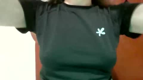 shelsyzevee_ online show from November 6, 2025, 12:33 am