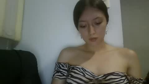 shelsyzevee_ online show from December 18, 2025, 2:06 am