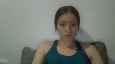 shelsyzevee_ online show from December 19, 2025, 11:56 pm