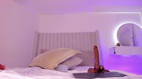 shelynna_azzul online show from January 31, 2025, 11:24 pm