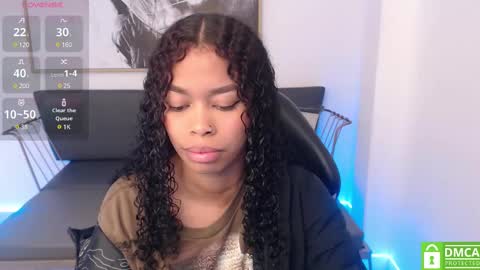 Snapshot of shenna_brunette_ chatting on February 10, 2025, 1:01 pm Shenna online show from February 10, 2025, 1:01 pm