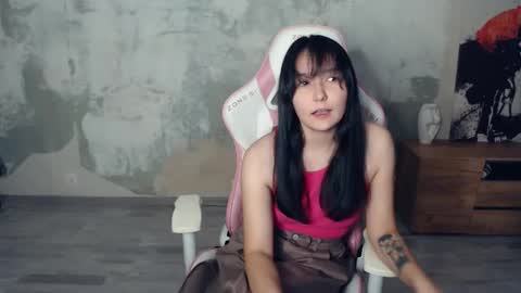 Snapshot of sherrellkitson chatting on November 8, 2025, 3:45 pm Emma online show from November 8, 2025, 3:45 pm