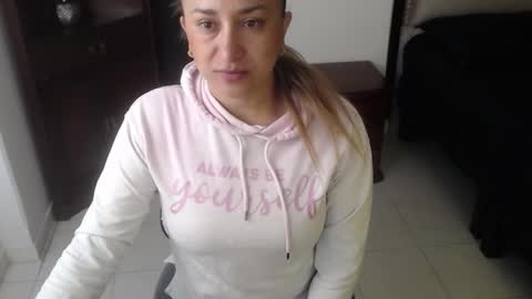 Snapshot of sheryl_jones chatting on October 16, 2025, 12:28 pm sheryl_jones online show from October 16, 2025, 12:28 pm