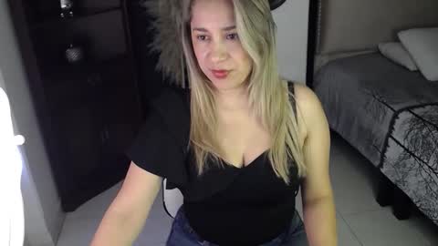 Snapshot of sheryl_jones chatting on November 10, 2025, 12:04 pm sheryl_jones online show from November 10, 2025, 12:04 pm