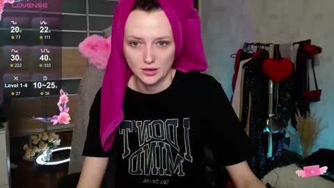 Snapshot of sheslike_firstlove chatting on November 4, 2025, 8:57 am Vanessa online show from November 4, 2025, 8:57 am