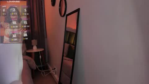 Snapshot of sheyla_hills_ chatting on October 29, 2025, 4:37 am Sheyla online show from October 29, 2025, 4:37 am